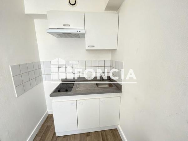 Location Studio 27 m² - 17 RUE BARBANEGRE Paris 75019