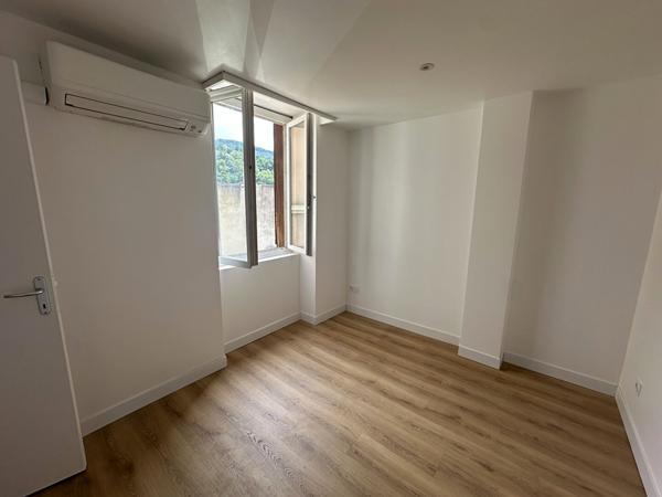 Appartement T3 entièrement rénové ? 75m² - Pompe à chaleur réversible - Tarare