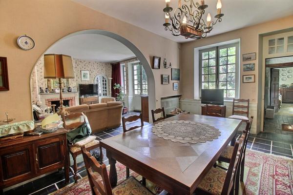 Magnifique demeure bourgeoise avec jardin au centre historique d EPERNON