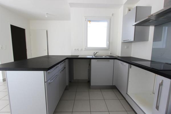 UNE MAISON RÉCENTE SUR PLUGUFFAN. -