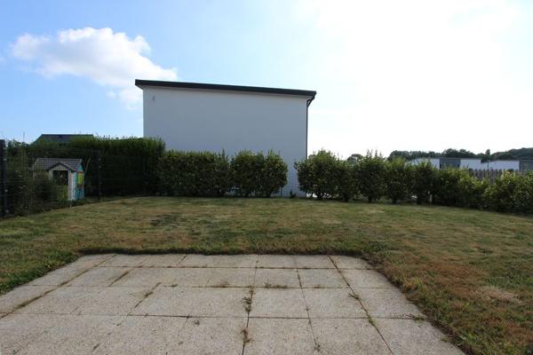 UNE MAISON RÉCENTE SUR PLUGUFFAN. -