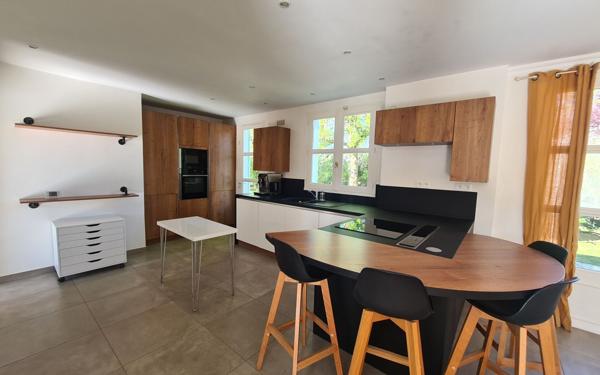 Maison à vendre    5 pièces • 160 m2 Ozoir-la-Ferrière