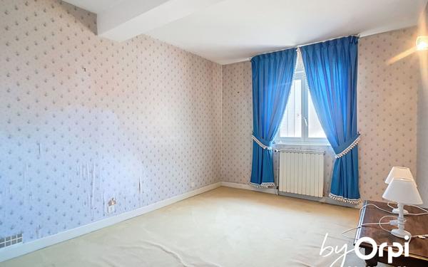 Maison à vendre    6 pièces •  Commentry