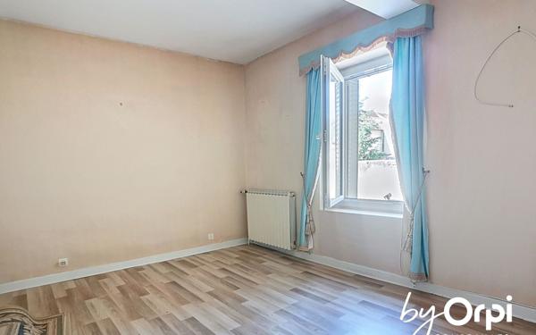 Maison à vendre    6 pièces •  Commentry