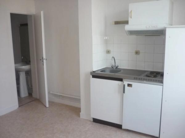 Appartement T2 en résidence sécurisée, face Hôtel de Ville, proche tous commerces et transport.