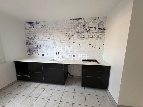 Appartement 4 pièces de 80 M2 secteur de la piscine à St Symphorien D Ozon