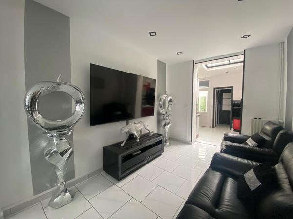 MAISON SEMI-INDIVIDUELLE AVEC GARAGE