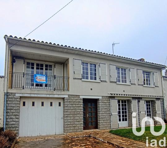 Maison 5 pièces de 150 m² à Châtillon-sur-Thouet (79200)