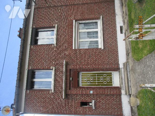 A EPPEVILLE (SOMME) maison à usage d'habitation mitoyenne d'un côté