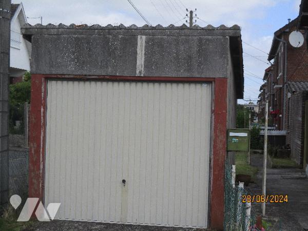 A EPPEVILLE (SOMME) maison à usage d'habitation mitoyenne d'un côté