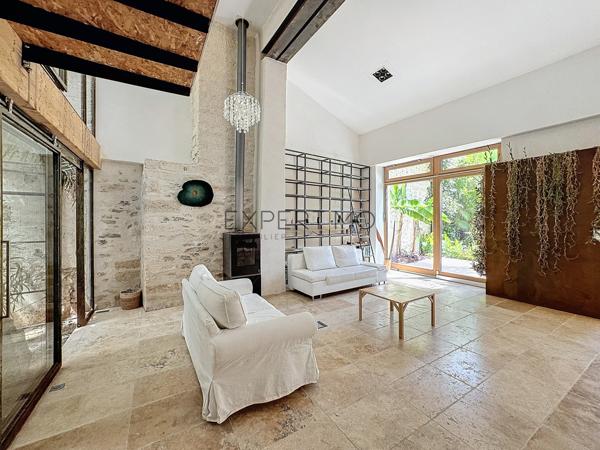 Lavérune (34880) Lavérune. Maison passive bioclimatique d'architecte dans domaine historique.