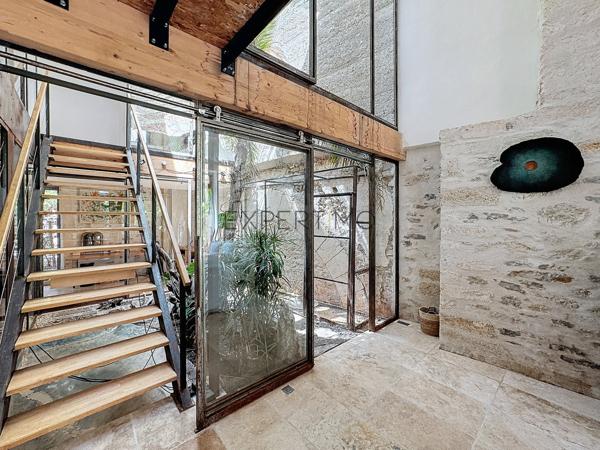 Lavérune (34880) Lavérune. Maison passive bioclimatique d'architecte dans domaine historique.