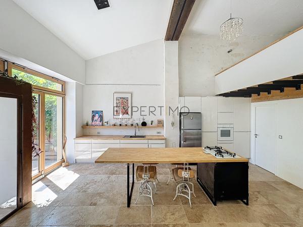 Lavérune (34880) Lavérune. Maison passive bioclimatique d'architecte dans domaine historique.