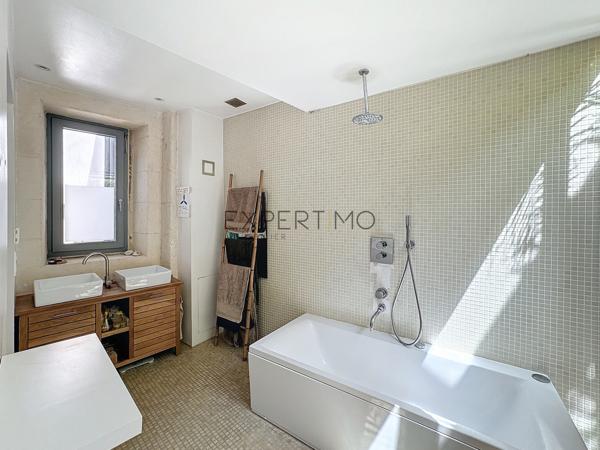 Lavérune (34880) Lavérune. Maison passive bioclimatique d'architecte dans domaine historique.