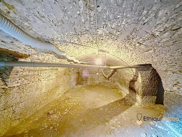 Maison de 125 m² – 3 chambres, dépendances et jardin clos – Travaux à prévoir