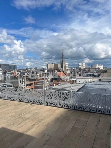 Bureaux d'exception à louer sur la Grand'Place de Lille - Vue panoramique, rooftop et prestations premium