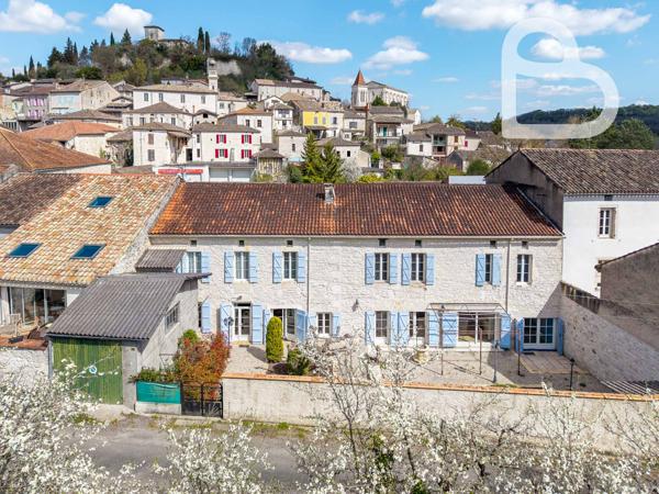 Montaigu-de-Quercy (82150) Ensemble de deux maisons de village en pierre avec jardin et garage