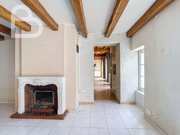 Montaigu-de-Quercy (82150) Ensemble de deux maisons de village en pierre avec jardin et garage