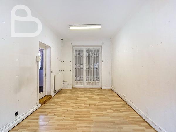 Montaigu-de-Quercy (82150) Ensemble de deux maisons de village en pierre avec jardin et garage