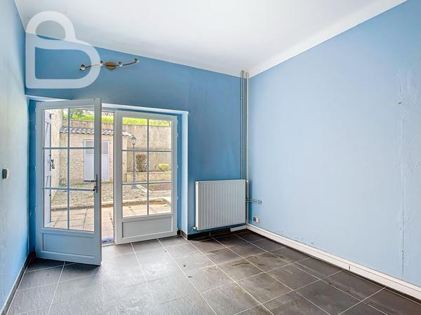 Montaigu-de-Quercy (82150) Ensemble de deux maisons de village en pierre avec jardin et garage