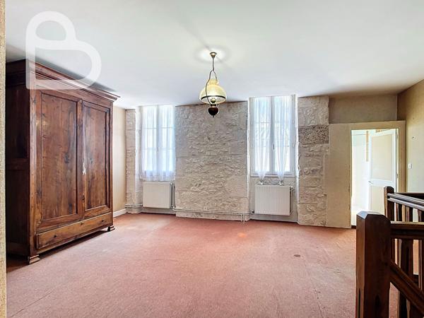 Montaigu-de-Quercy (82150) Ensemble de deux maisons de village en pierre avec jardin et garage