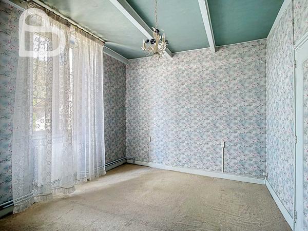 Montaigu-de-Quercy (82150) Ensemble de deux maisons de village en pierre avec jardin et garage