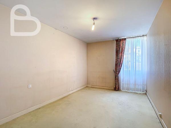 Montaigu-de-Quercy (82150) Ensemble de deux maisons de village en pierre avec jardin et garage