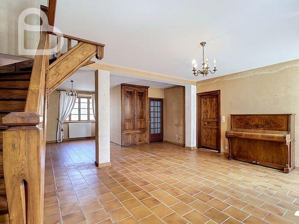 Montaigu-de-Quercy (82150) Ensemble de deux maisons de village en pierre avec jardin et garage