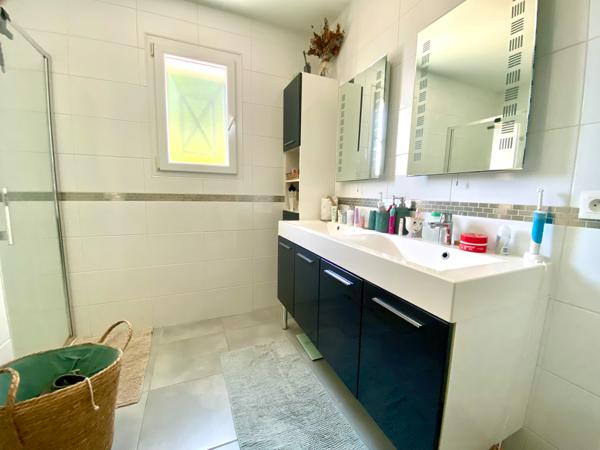 Maison contemporaine de 182²- 5 chambres-DPE B