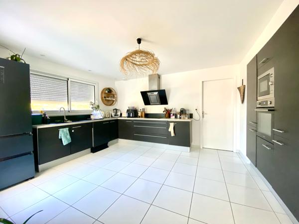 Maison contemporaine de 182²- 5 chambres-DPE B