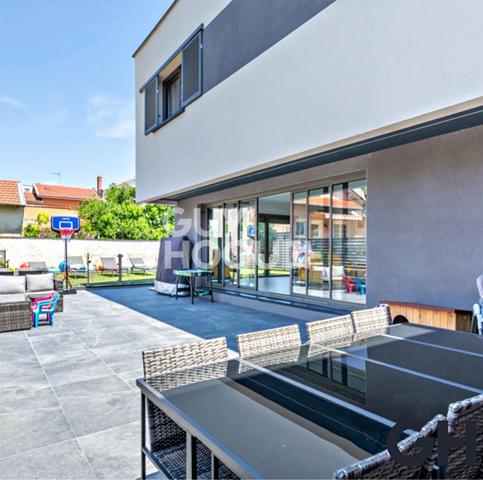 Maison contemporaine - Villeurbanne - 11 pièces, 381m2