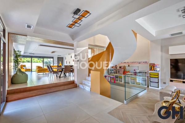 Maison contemporaine - Villeurbanne - 11 pièces, 381m2