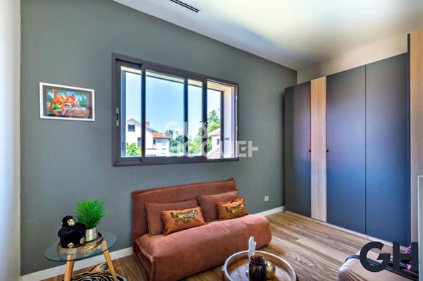 Maison contemporaine - Villeurbanne - 11 pièces, 381m2