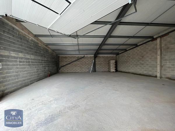 Location local commercial 122m²