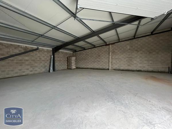 Location local commercial 122m²