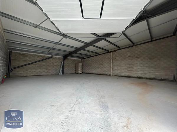 Location local commercial 122m²