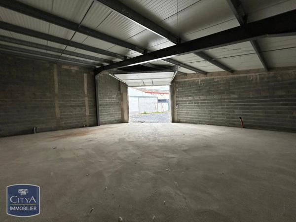 Location local commercial 122m²