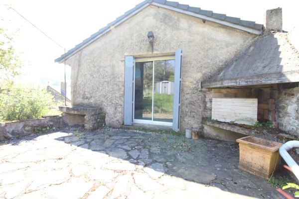 Fayet (12360) Maison en pierre de 159 m² avec jardin, terrasses et vue dégagée