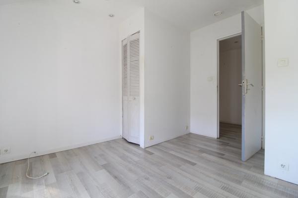 Fayet (12360) Maison en pierre de 159 m² avec jardin, terrasses et vue dégagée