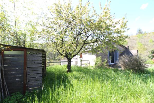 Fayet (12360) Maison en pierre de 159 m² avec jardin, terrasses et vue dégagée