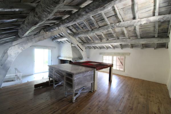 Fayet (12360) Maison en pierre de 159 m² avec jardin, terrasses et vue dégagée