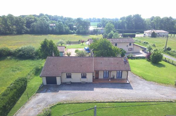 Maison de plain-pied 4 chambres avec terrain de1982m²