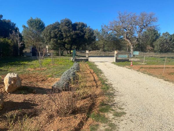 Maison à vendre    5 pièces •  Signes