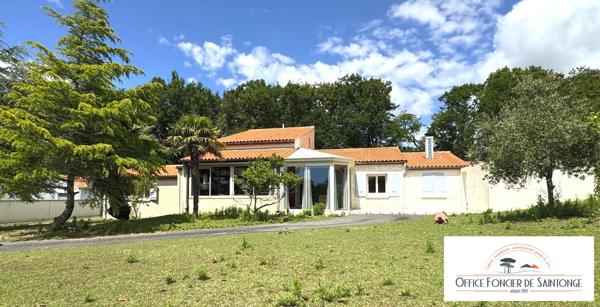 Villa 240 m² hab avec piscine sur 3200 m² de terrain arboré