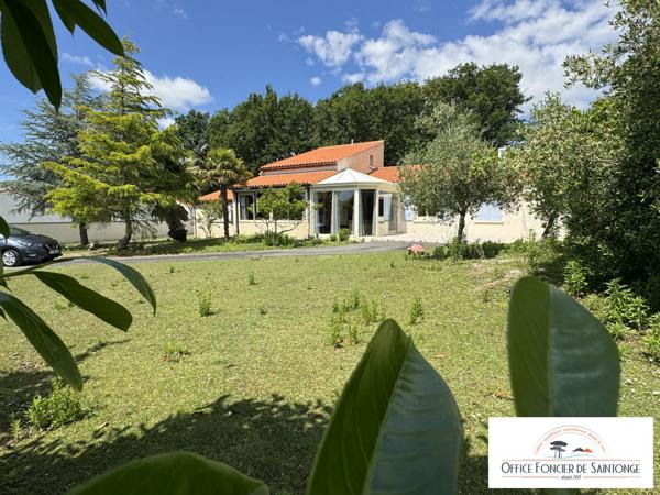 Villa 240 m² hab avec piscine sur 3200 m² de terrain arboré