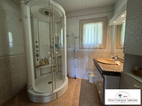 Villa 240 m² hab avec piscine sur 3200 m² de terrain arboré