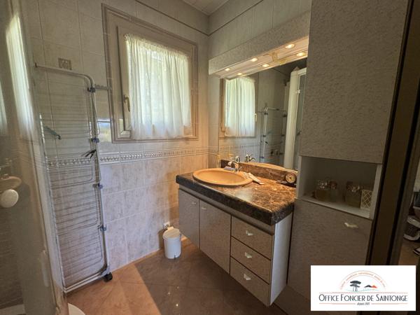 Villa 240 m² hab avec piscine sur 3200 m² de terrain arboré