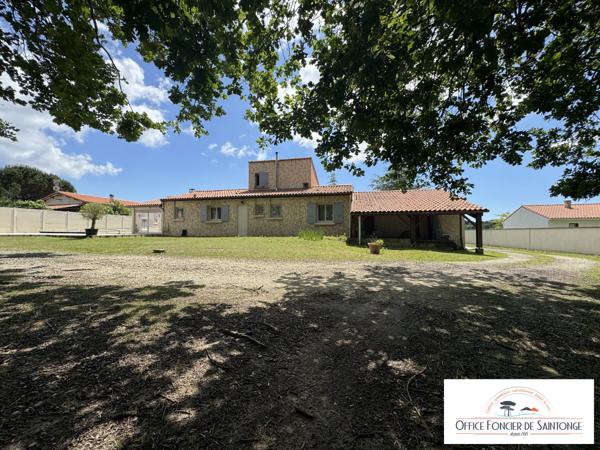 Villa 240 m² hab avec piscine sur 3200 m² de terrain arboré