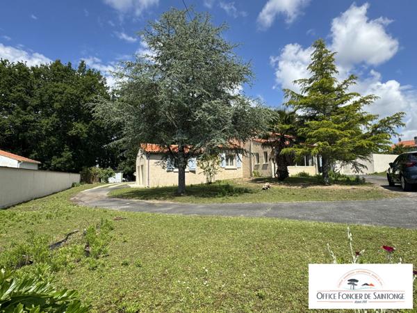 Villa 240 m² hab avec piscine sur 3200 m² de terrain arboré