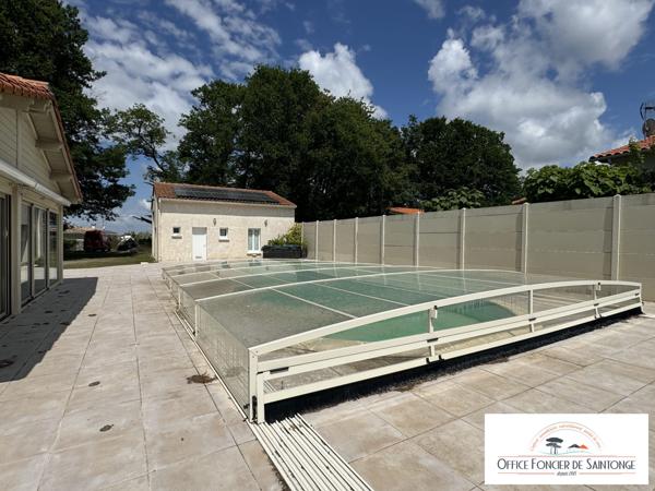 Villa 240 m² hab avec piscine sur 3200 m² de terrain arboré